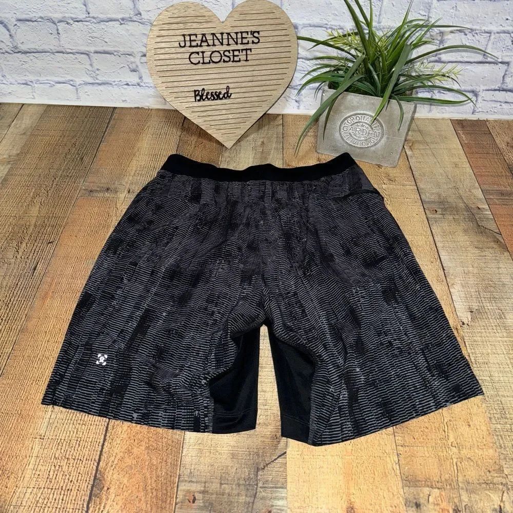 Lululemon T.H.E. Short 9"
Matchstick Asphalt Grey Black